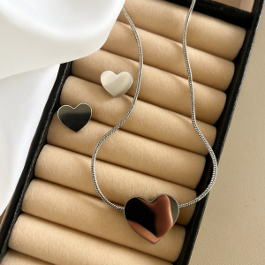 Conjunto de coração em aço inoxidável.