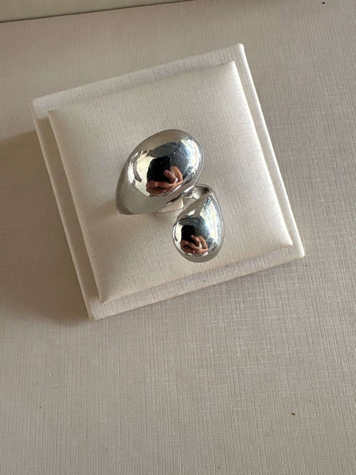 Anel gota na cor prata