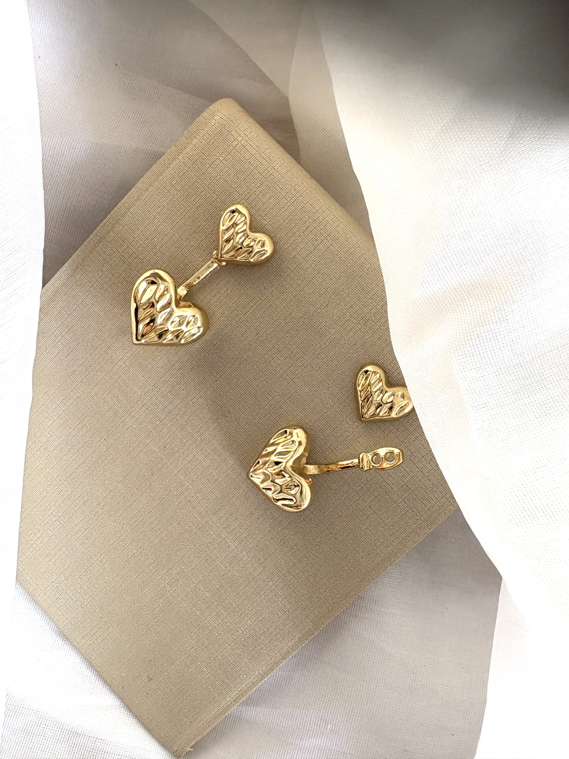 Brinco 2 em 1 coração dourado.