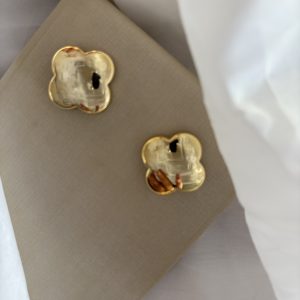 Brinco Flor Dourada.