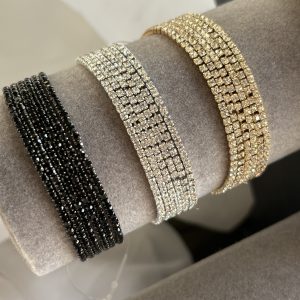 Pulseiras de strass com brilho intenso e acabamento sofisticado.